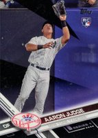 2017 Topps #287 Aaron Judge Catching-Black Baseball Card