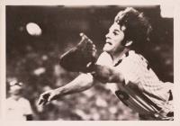 1986 Topps Pete Rose Set #113 Pete Rose Diving for Pop Up Baseball Card