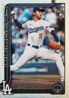 2025 Topps #558 Roki Sasaki Rainbow Foil Baseball Card