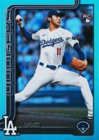 2025 Topps #558 Roki Sasaki Aqua Rainbow Foil Baseball Card