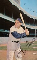 1964 Requena N.Y. Yankees Postcards #69891 Yogi Berra Signature at Bottom Baseball Card