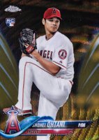 2018 Topps Chrome #150 Shohei Ohtani Pitching-Gold Wave Refractor Baseball Card