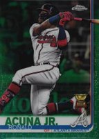 2019 Topps Chrome #117 Ronald Acuna Jr. Kneeling-Green Refractor Baseball Card