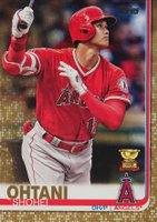 2019 Topps #250 Shohei Ohtani Swinging-Gold Baseball Card
