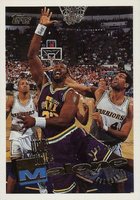 1995 Topps #32 Karl Malone Basketball Card
