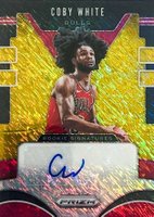 2019 Panini Prizm Rookie Signatures #CWT Coby White Gold Shimmer Basketball Card
