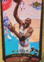 1998 Upper Deck Encore #110 Michael Jordan Gold F/X Basketball Card