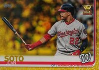 2019 Topps #213 Juan Soto Batting-Yellow Baseball Card