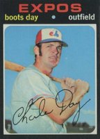 1971 Topps #42 Boots Day No Stadium Lights behind ear Baseball Card