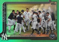 2025 Topps #123 New York Yankees Green Rainbow Foil Baseball Card