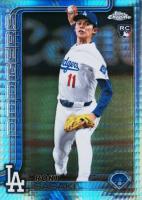 2025 Topps Chrome #217 Roki Sasaki Prism Refractor Baseball Card